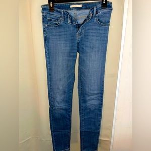 Levi’s size 26 skinny jeans